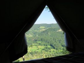 Tente confort en zone naturelle et moyenne montagne Thiézac